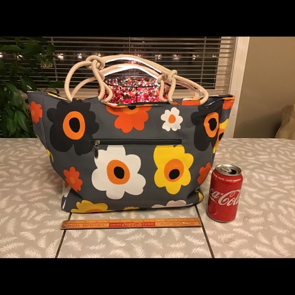 👜 Classic Farmhouse Blooms Full Size Tote - Picture 3 of 7